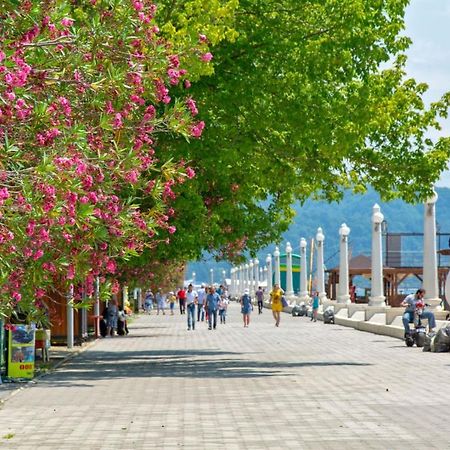 1 Квартира Люкс У Моря 苏呼米 外观 照片
